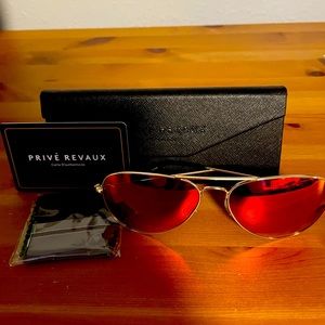 Prive Revaux Aviator Sunglasses with beautiful bright pink lenses! Never worn!
